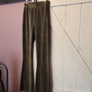 Aerie Groove On Flare • Small • Green